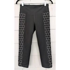 Athleta Women's Size Small High Rise Eyelet Chatarunga Activewear Capri - Black